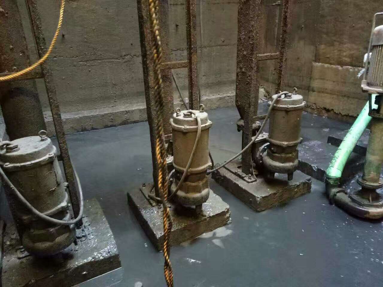 宽城污水池清理